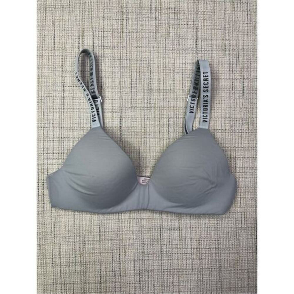 Victoria’s Secret Women's Gray Adjustable Strap‎ Seamless Bra Size 32B